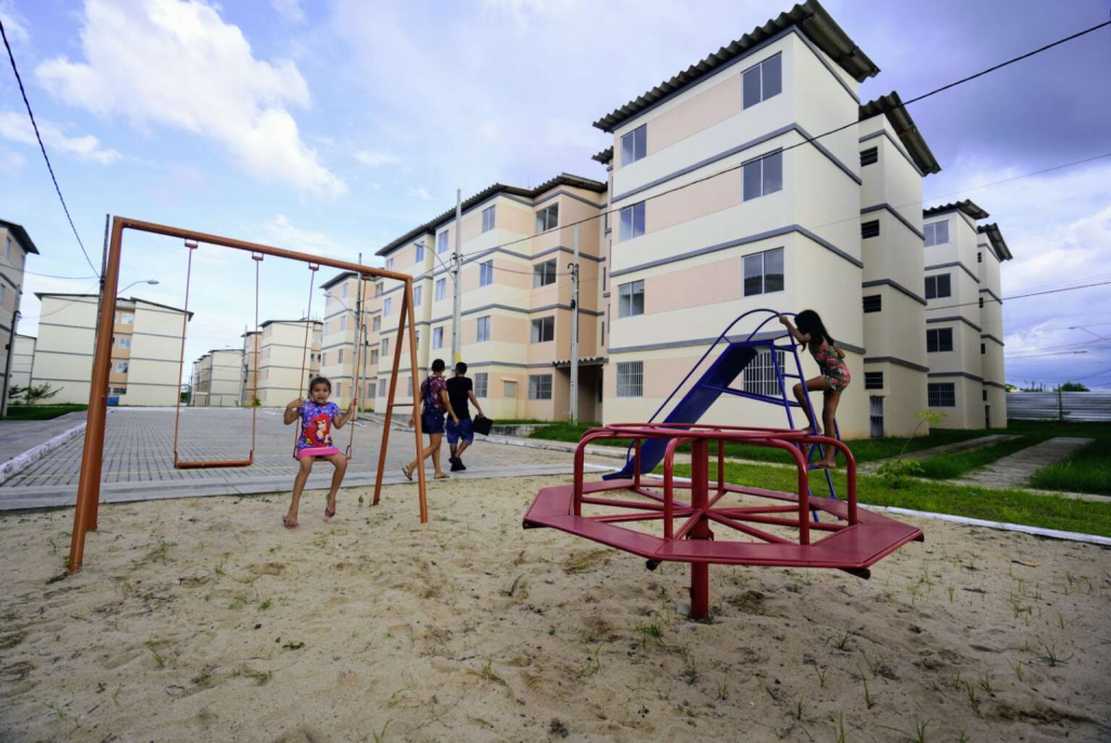 Os dois novos conjuntos habitacionais serão construídos com recursos de novo contrato entre Governo do Ceará e Caixa - Imagem: Carlos Gibaja/Casa Civil