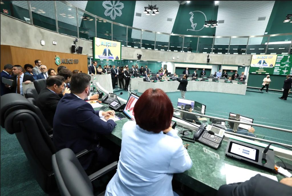 A votação foi realizada durante a sessão plenária desta quarta-feira - Imagem: Júnior Pio / Alece