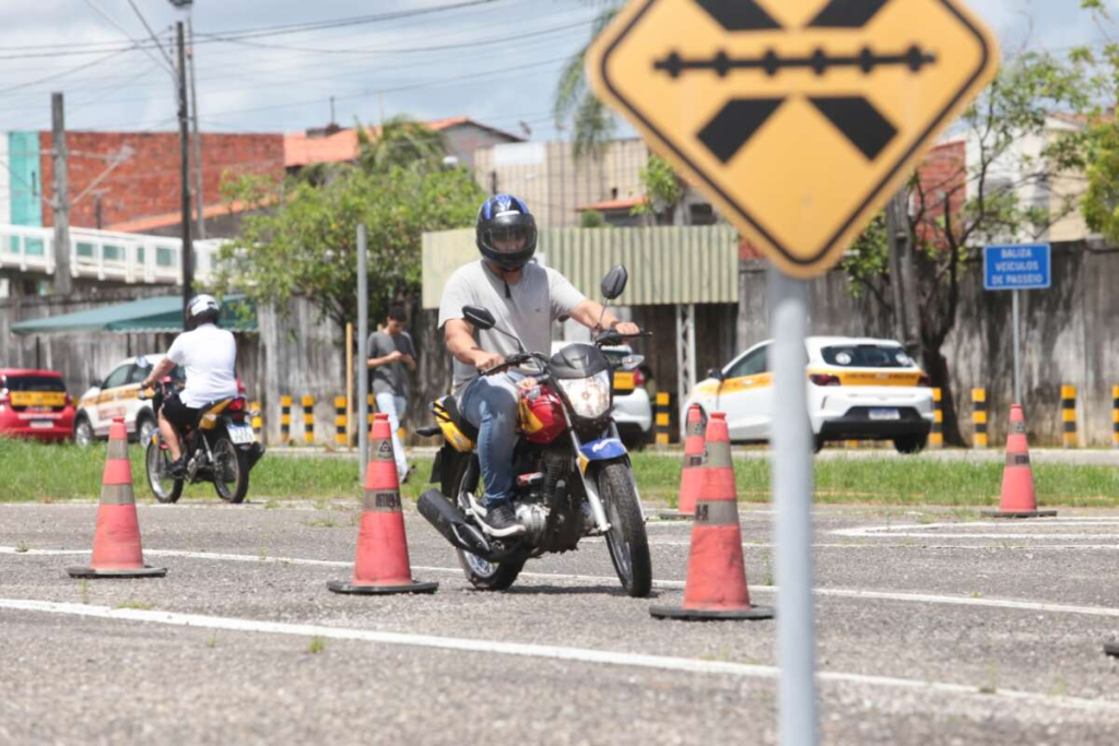 Ao todo, serão quase nove mil cearenses beneficiados com a oportunidade de conquistar a 1ª habilitação - Fonte: Divulgação.