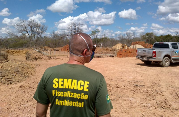 A maior penalidade do ano, no valor de R$ 2,42 milhões, foi aplicada por desmatamento realizado sem a devida autorização ambiental - Imagem: Divulgação/Semace.