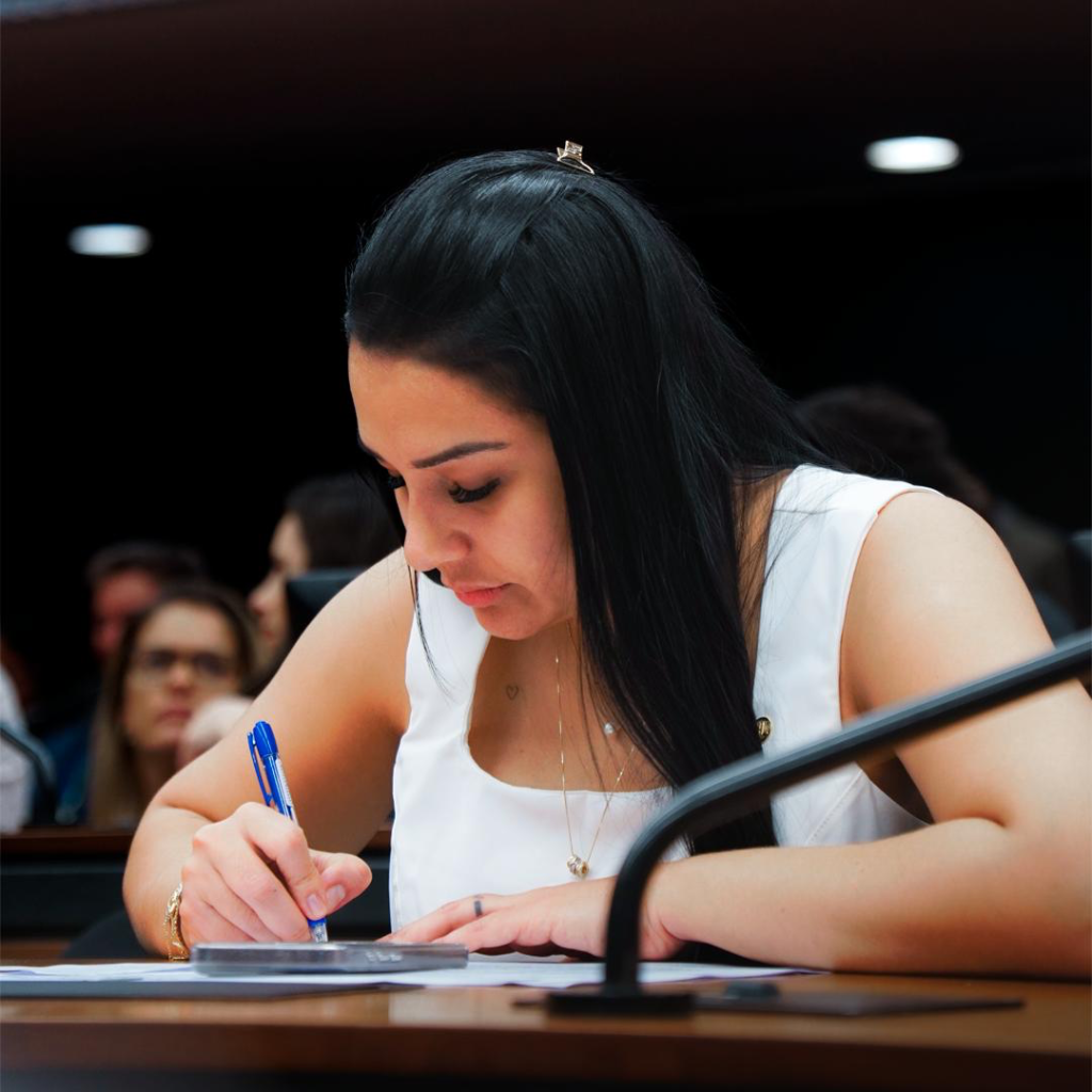 Deputada cearense busca garantir suporte emocional e físico adequado em hospitais para parturientes em luto - Foto: Divulgação.