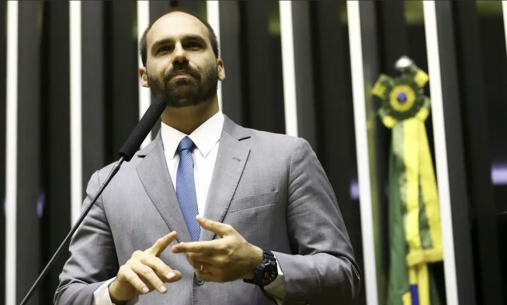 Eduardo Bolsonaro é investigado por incitar EUA a adotarem ações contra Moraes - Foto: Marcelo Camargo/Agência Brasil Versão em áudio