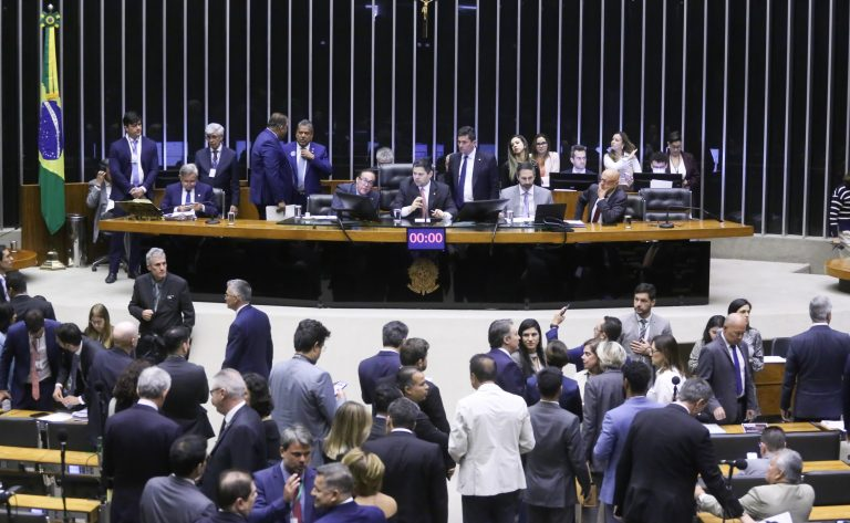 A indenização única será de R$ 50 mil e a pensão mensal vitalícia de R$ 8.157,41 - Foto: Kayo Magalhães/Câmara dos Deputados