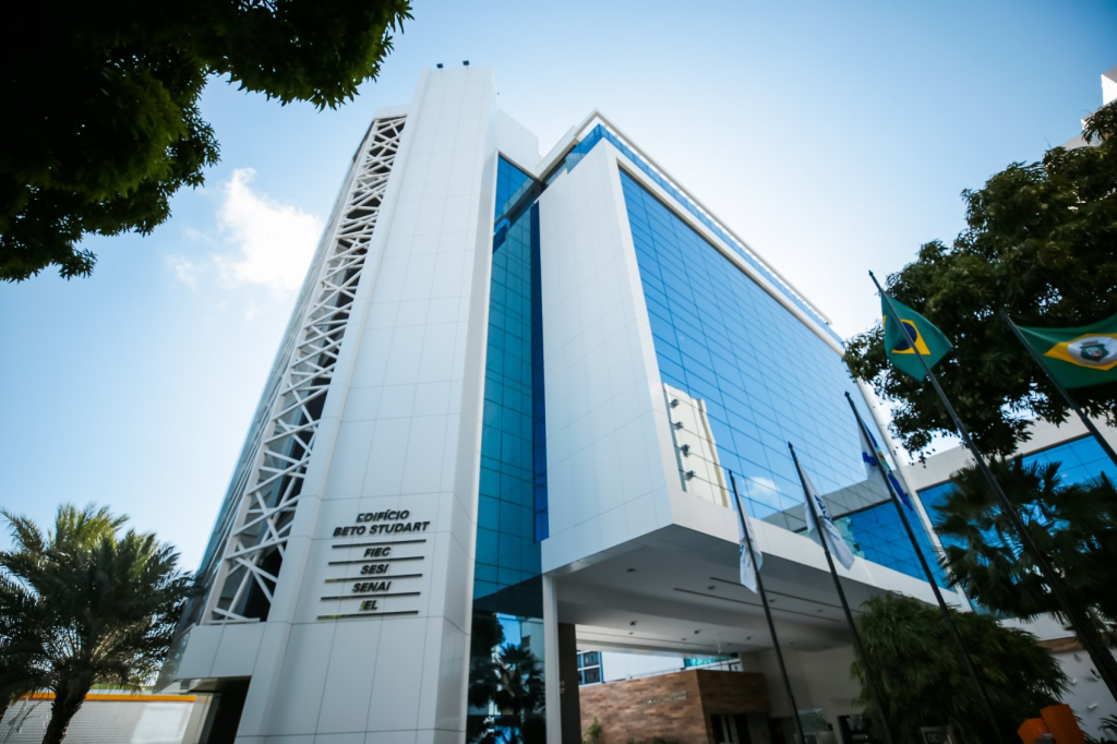 A taxa Selic de 15% ao ano coloca o Brasil em uma posição completamente descolada do restante do mundo - Foto: Divulgação/FIEC.
