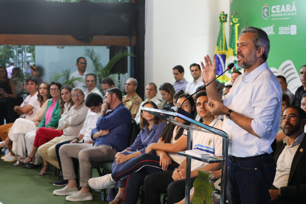Também foi anunciada a convocação de 13 novos professores concursados para reforçar a rede estadual - Foto: Divulgação/Casa Civil.