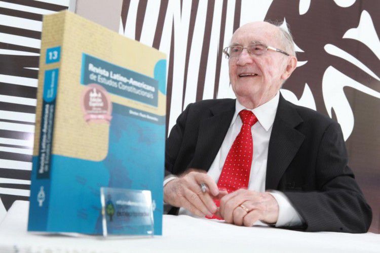 Assembleia homenageia grandes nomes do Direito com Medalha Paulo Bonavides