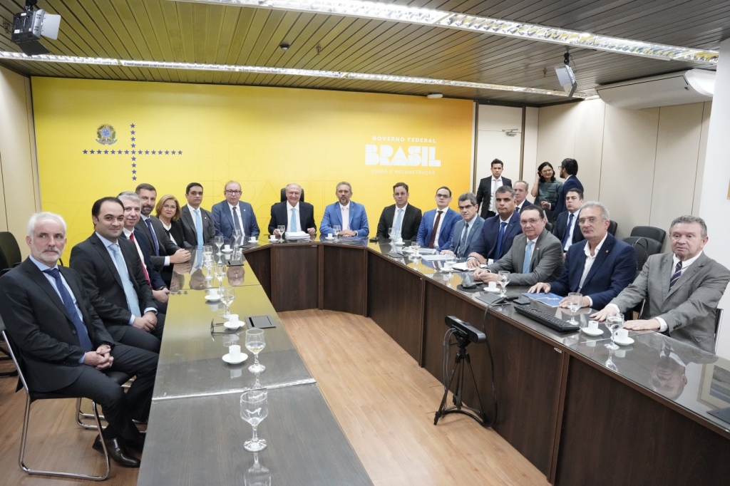 A reunião foi articulada com o objetivo de alinhar estratégias para diminuir os impactos da medida sobre a economia nacional, especialmente sobre o Ceará - Fotos: FIEC.