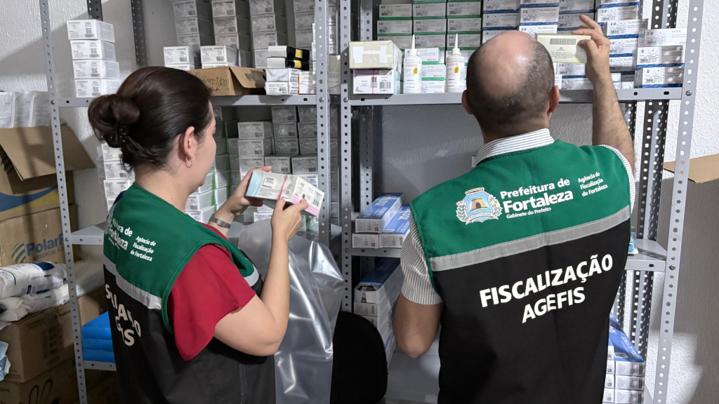A ação foi realizada em conjunto com a Anvisa, a Sesa, a Guarda Municipal de Fortaleza e a Polícia Civil - Foto Divulgação.