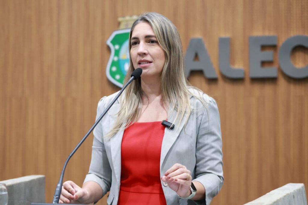 Legenda: Deputada Larissa Gaspar - Foto: Divulgação.
