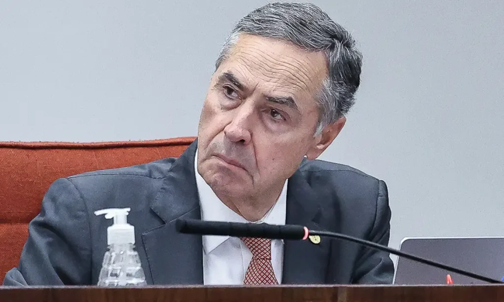 Legenda: O ministro Luis Roberto Barroso durante sessão na Primeira Turma do Supremo Tribunal Federal (STF) - Foto: Antônio Augusto/STF