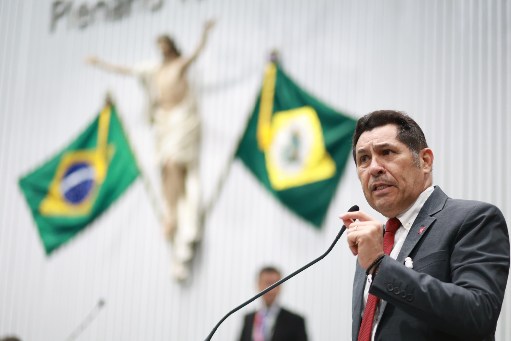 Legenda: Deputado De Assis Diniz - Foto: Junior Pio.