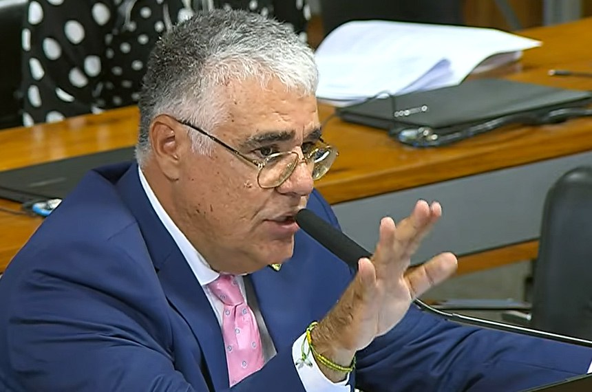 Legenda: Eduardo Girão é autor do relatório : texto reconhece direitos dos nascituros - Foto: Reprodução/TV.