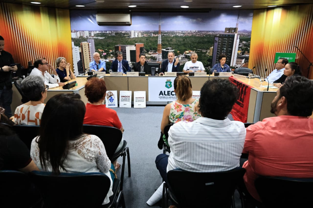 Legenda: Acrísio Sena alertou que o Dnocs vem perdendo recursos, pessoal técnico qualificado e o protagonismo político na área de segurança hídrica.- Foto: Dário Gabriel.