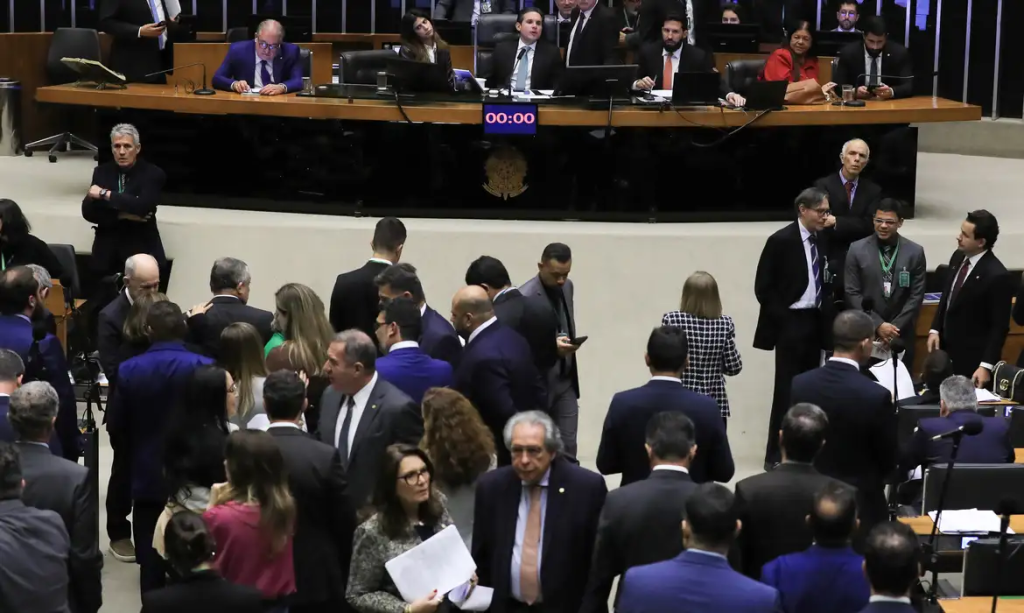 Legenda: Prática envolve a obstrução de vias para praticar crimes - Foto: Lula Marques/ Agência Brasil.