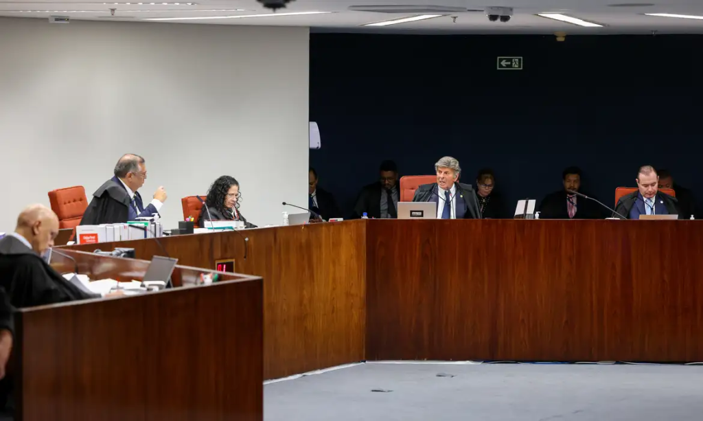 Legenda: Ministros durante sessão no STF de julgamento da Ação Penal 2694 -Núcleo 4 da trama golpista - Foto: Gustavo Moreno/STF