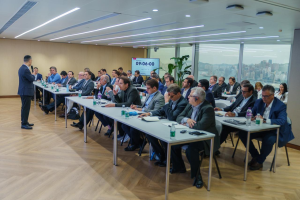 Legenda: Grupo assiste palestra - Foto; Reprodução/FIEC