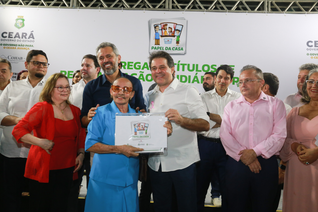 Legenda: As famílias são residentes no Conjunto Estrela, em Messejana - Foto: Kiko Silva.