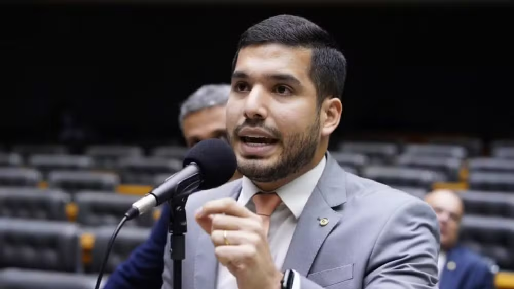 Legenda: André Fernandes (PL-CE) elogiou operação policial que deixou ao menos 121 pessoas mortas no Rio de Janeiro - Foto: Câmara dos Deputados/Divulgação