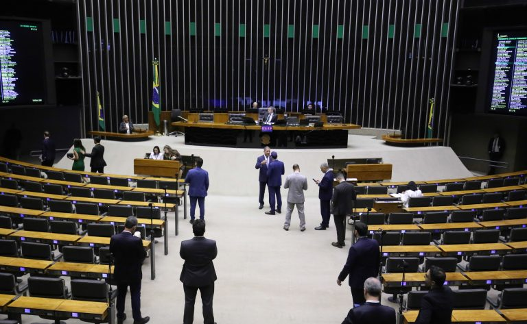Legenda: Sessão do Plenário da Câmara - Foto: Kayo Magalhães / Câmara dos Deputados