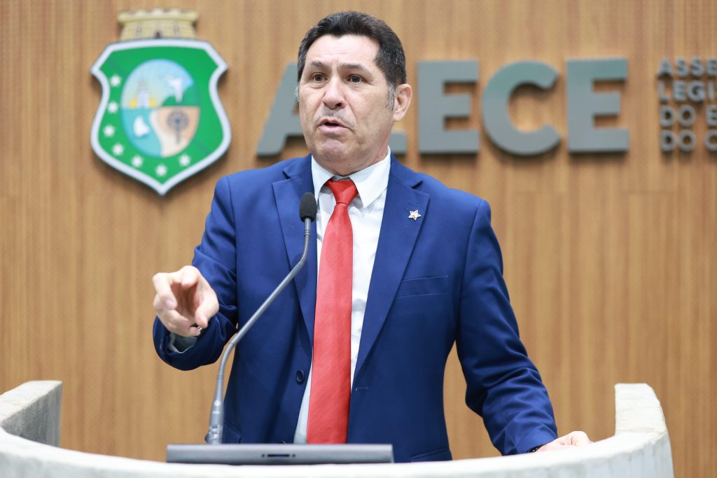 Legenda: Deputado De Assis Diniz - Foto: Junior Pio