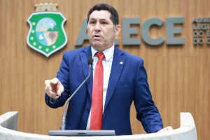 Legenda: Deputado De Assis Diniz - Foto: Junior Pio