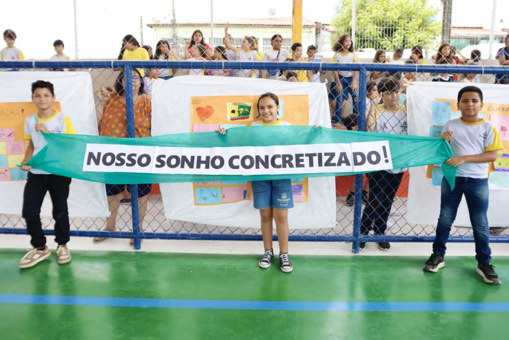 Para as crianças do 1º ao 9º ano, serão entregues tênis, e para os anos iniciais, alpargatas - Foto: Beatriz Boblitz.