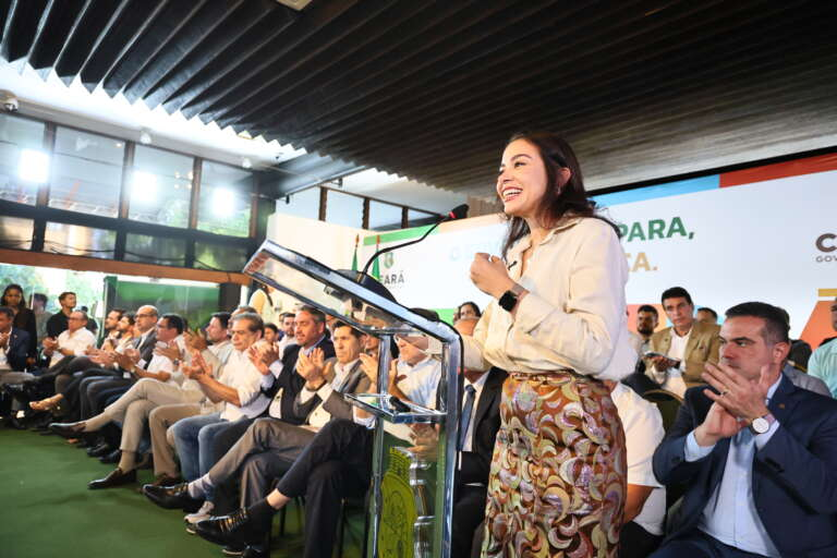 A prefeita de Cascavel, Ana Afif Queiroz, falou que na cidade serão contempladas as comunidades Choró Angico e Jatobá II - Foto: Thiago Gaspar - Casa Civil