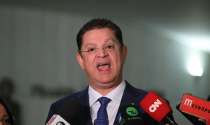Deputado Sóstenes Cavalcante durante coletiva no Salão Verde - Foto: Lula Marques/Agência Brasil