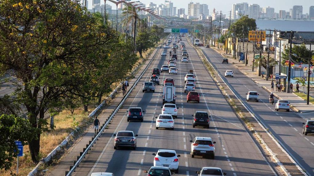 BR-116, trecho de Fortaleza - Foto: Thiago Gadelha/DN/Ilustração