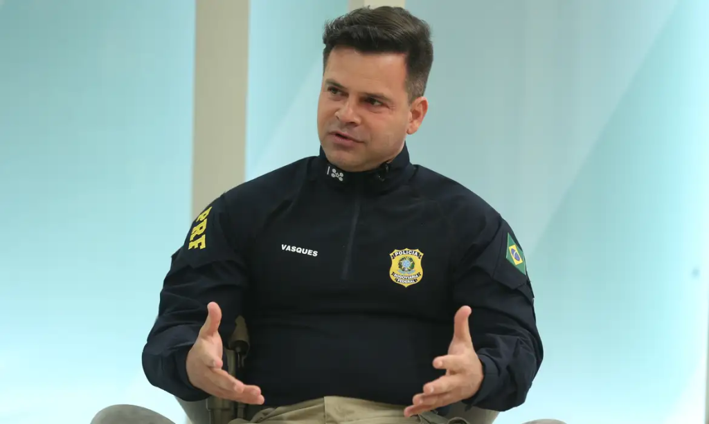 Condenado pelo STF por participação na tentativa de golpe, ele rompeu tornozeleira e usava passaporte de outra pessoa - Foto: Valter Campanato/Agência Brasil
