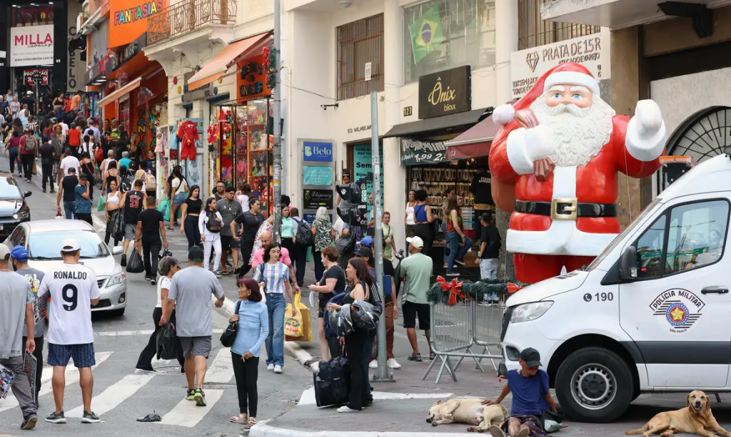 Movimentação do comércio na Ladeira Porto Geral no mês do Natal na região da 25 de março. Foto: Rovena Rosa/Agência Brasil.