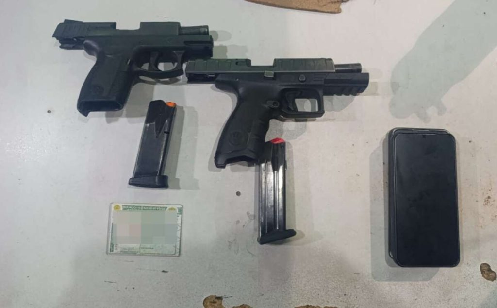 O homem portava duas armas de fogo- Foto: Reprodução.