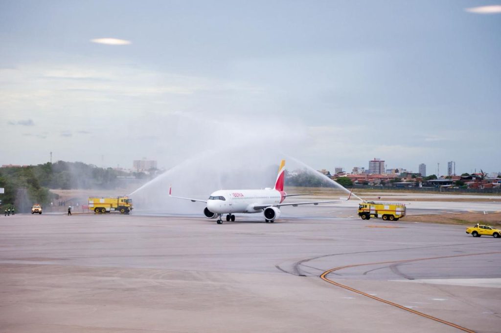 A rota Fortaleza–Madrid é operada pela companhia aérea Iberia, com três frequências semanais - Foto: Reprodução.