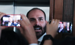 Eduardo Bolsonaro durante entrevista à imprensa. Foto Lula Marques/ Agência Brasil