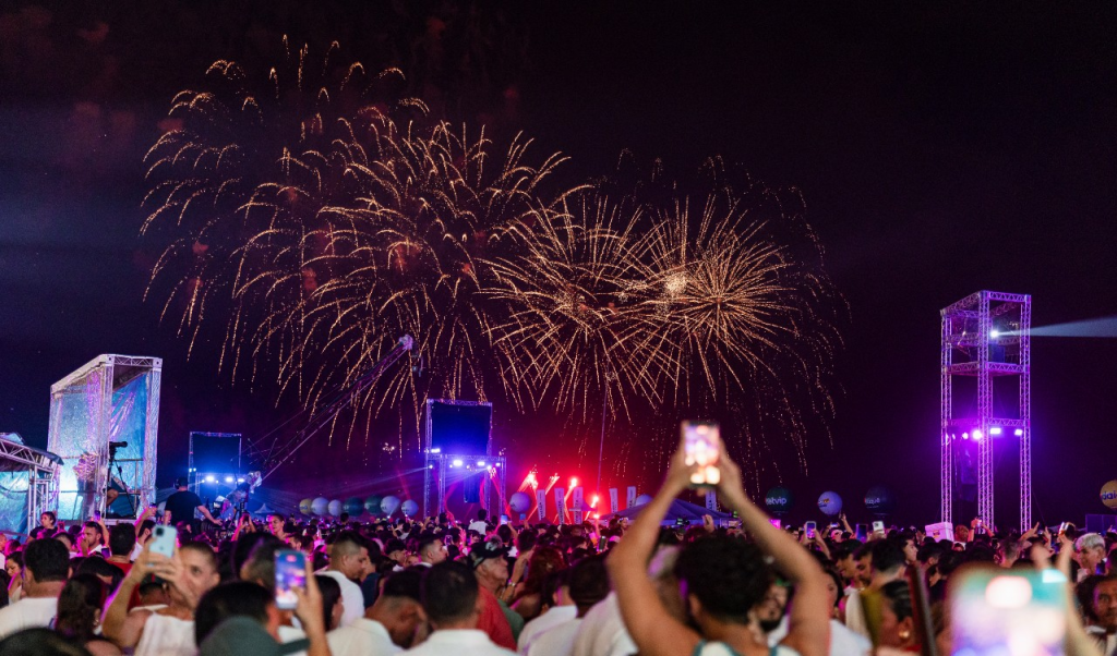A queima de fogos iluminou o céu da Capital por 10 minutos na virada para 2026 - Foto: Reprodução/PMFor