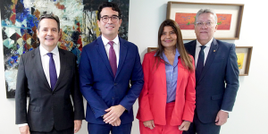 Rholden Queiroz é empossado para novo mandato na presidência do TCE-Ceará