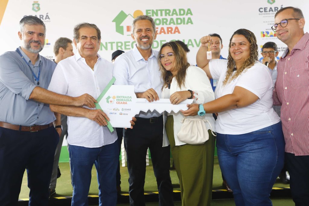 A entrega de mais 125 imóveis foi realizada nesta quarta pelo governador Elmano de Freitas - Foto: Helena Santos.