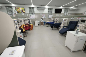 Com capacidade para realizar até 2 mil sessões de hemodiálise por mês, o serviço funciona em três turnos - Foto: Carlos Gibaja.