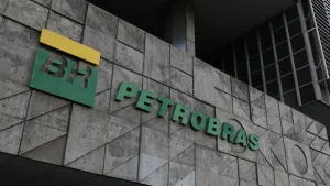 Preço médio de venda a distribuidoras terá queda de R$ 0,3515 no litro Foto: Fernando Frazão/Agência Brasil