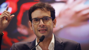 Legenda: Leo Prates pediu mobilização para aprovação: "Eu vim do movimento social, é disso que se trata" - Foto: Allan Torres / Câmara dos Deputados