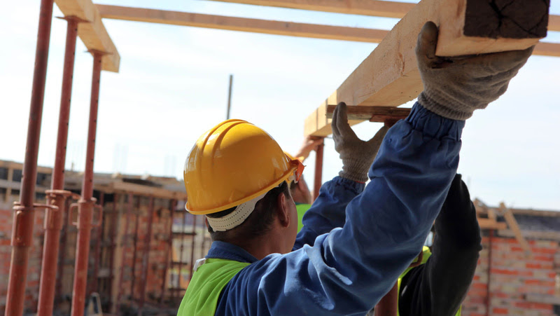 Setor de construção manteve trajetória de crescimento e registrou saldo positivo em todos os estados nordestinos - Foto: nenovbrothers (Depositphotos)