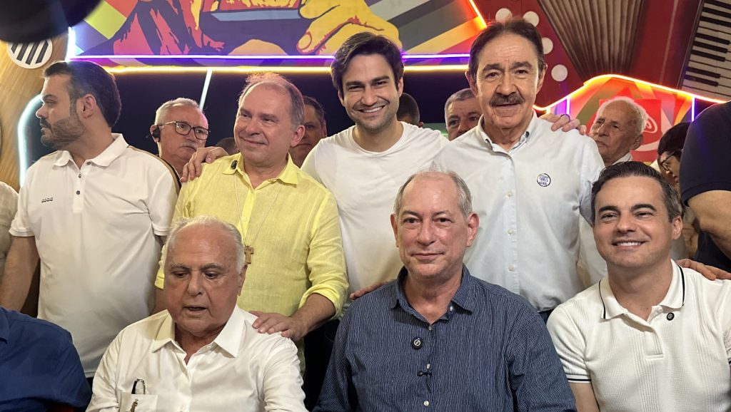 Em Maracanaú, Pedro Matos esteve ao lado do ex-ministro Ciro Gomes e do prefeito Roberto Pessoa - Foto: Divulgação.