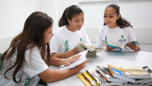 No país, entre 2022 e 2025, a reprovação caiu 62% e o abandono escolar diminuiu 61% - Foto: Luís Fortes/MEC