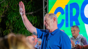 Ciro Gomes (PSDB) receberá o título de cidadão honorário - Foto: André Costa