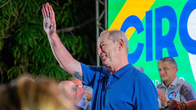 Ciro Gomes (PSDB) receberá o título de cidadão honorário - Foto: André Costa